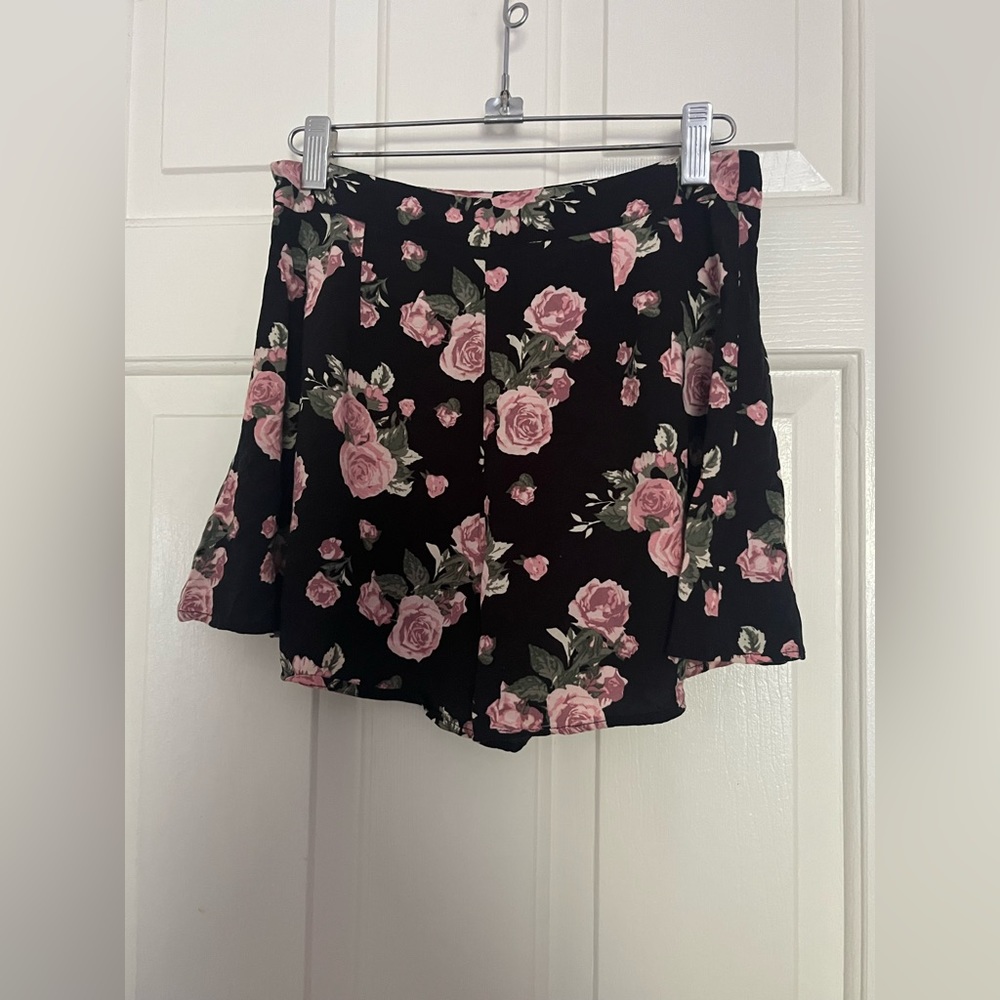 Rue 21 Cute Rose Print Flowy Shorts M